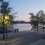 Nad Jeziorem, *