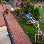 Nad Jeziorem, Tatil Evi