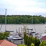Nad Jeziorem, Mikołajki