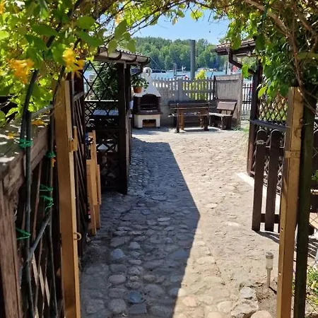 Nad Jeziorem, * Mikołajki