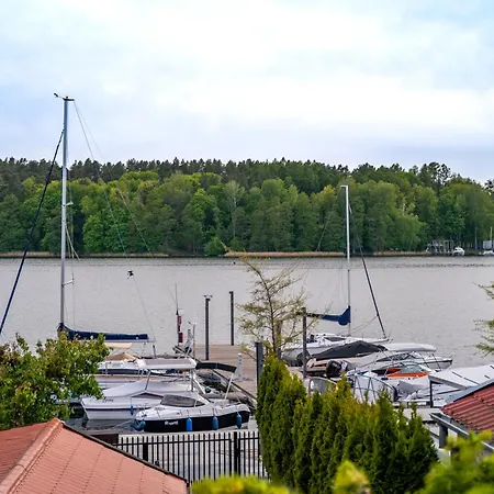 Nad Jeziorem, Mikołajki